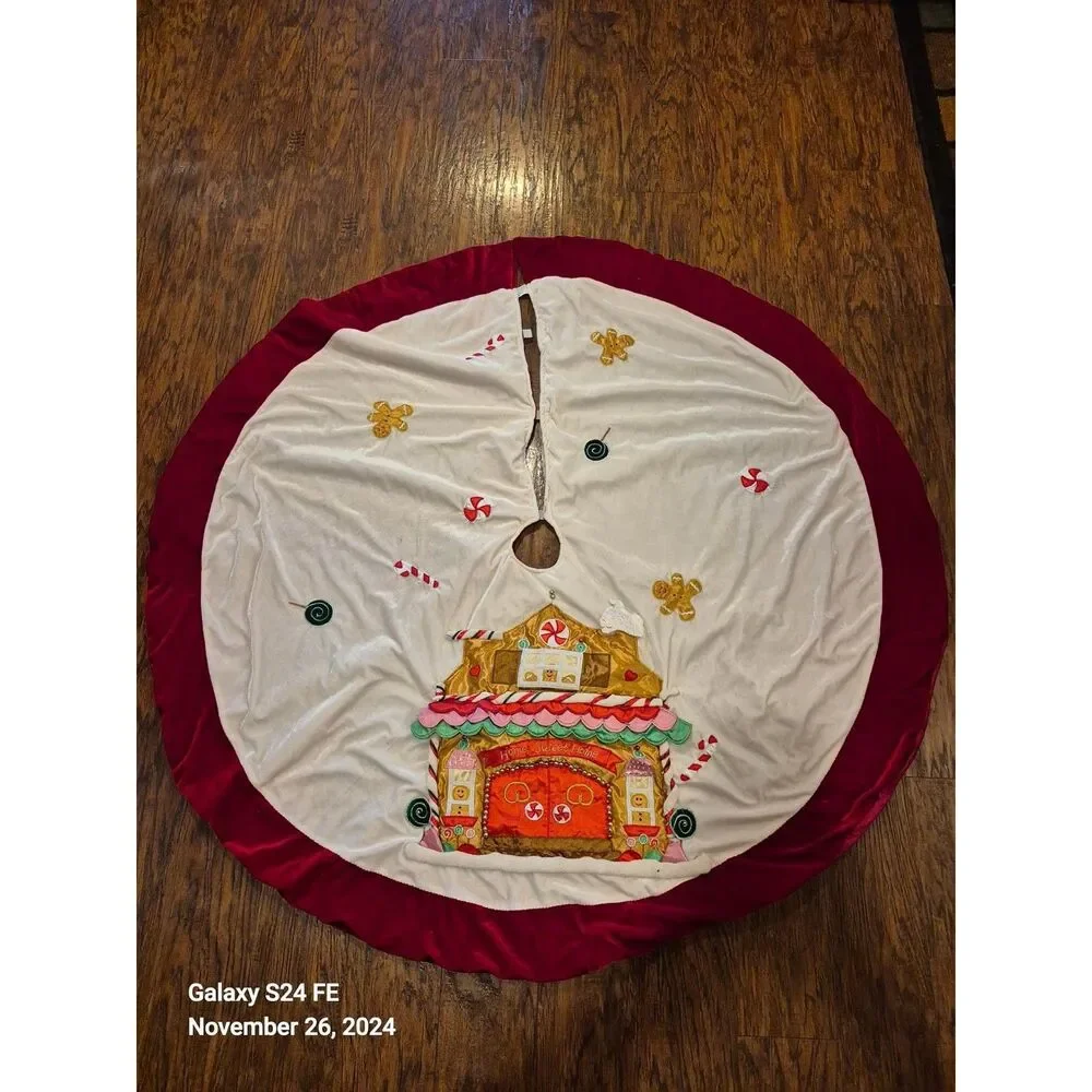 Santas Best Super Cute Candy Land Tree Skirt Red White Pink 56